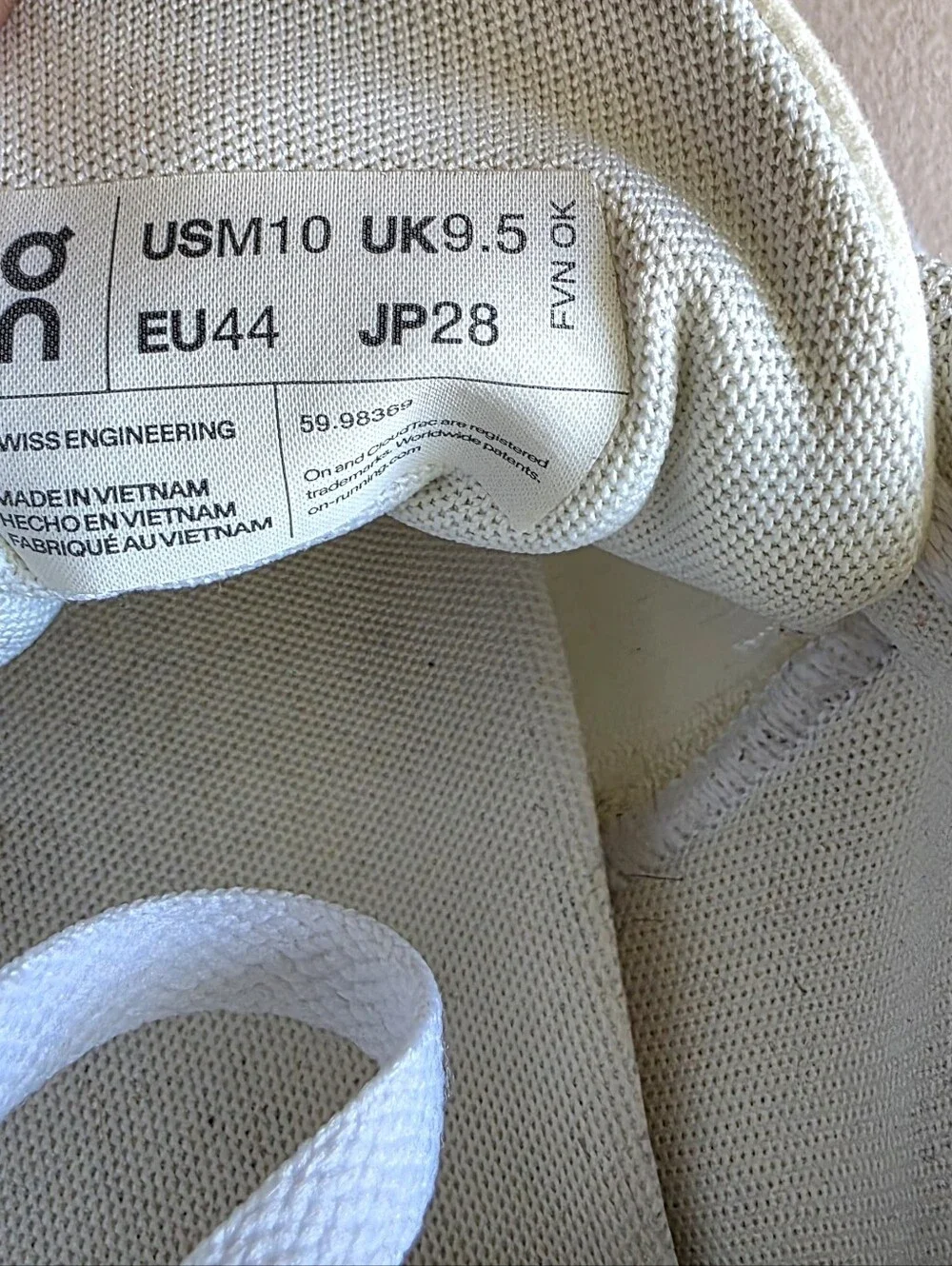 On Cloud 5 Running Shoes/Sneakers Size 10